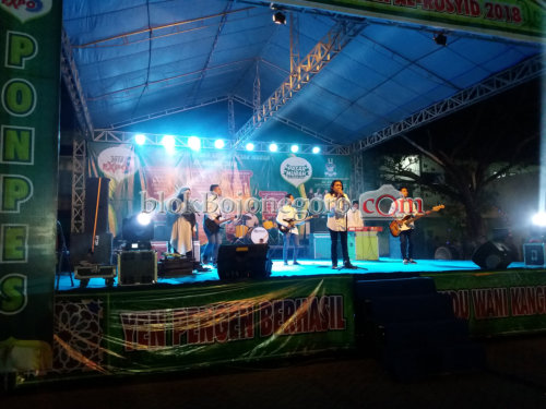 Meriah, Festival Band Religi Hipnotis Pengunjung Expo dan Pasar Murah